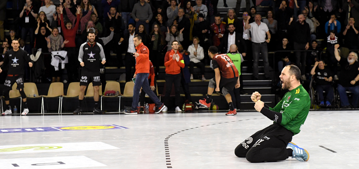 Dernières parades pour « Fixe »