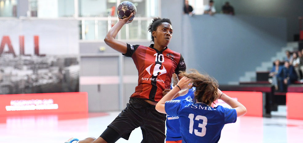 N3F / Les filles ont toujours les crocs !