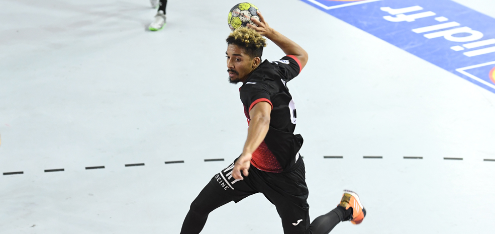 J07LSL/ Ivry tombe avec les honneurs