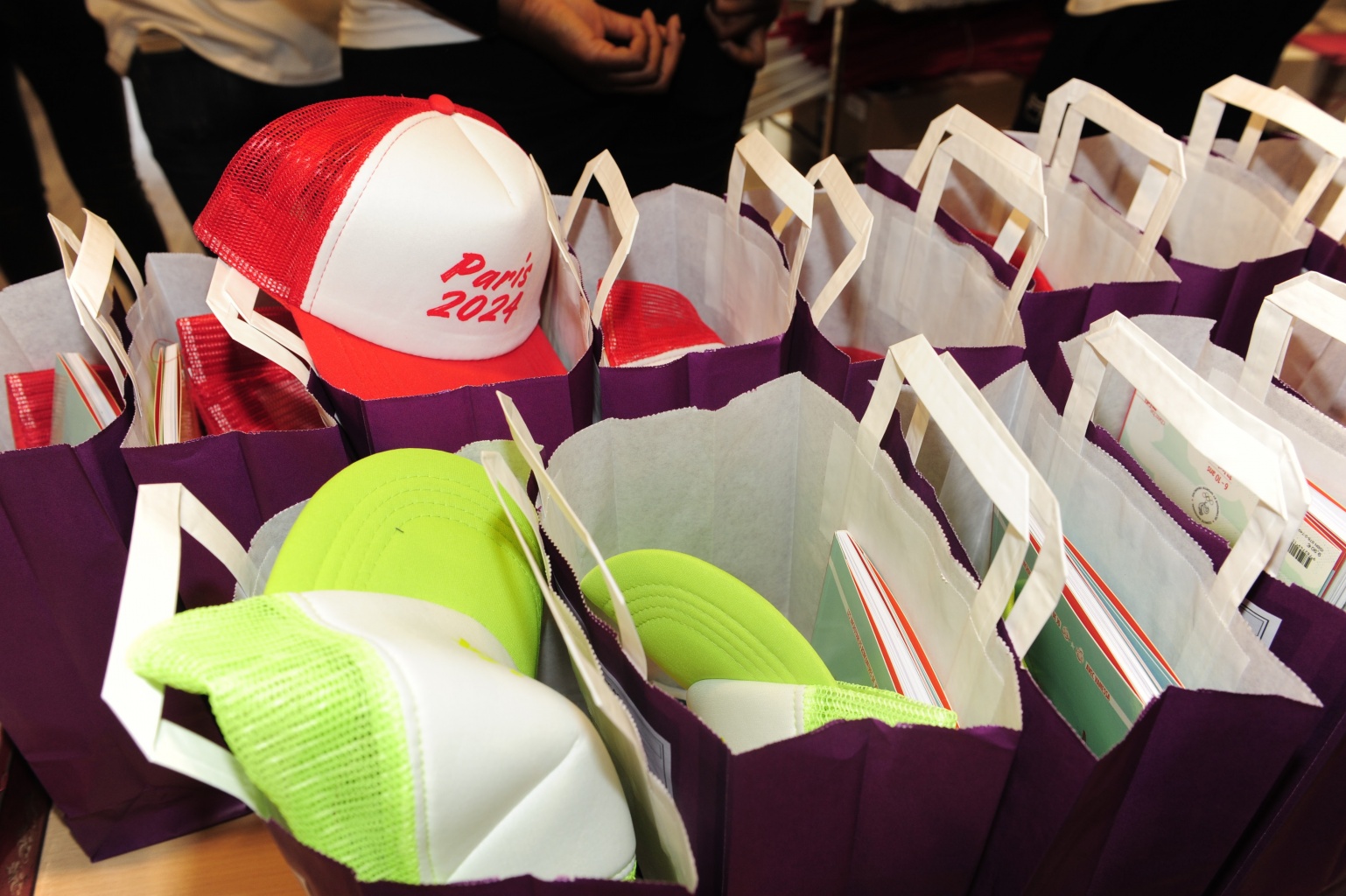 UN MAILLOT POUR LA VIE ! Visite à l'hopital Paris R. Debré (Un maillot pour la vie)