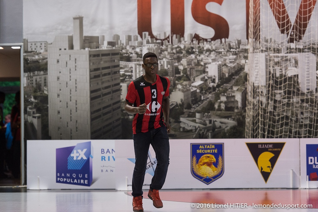 Mise à l'honneur des -18, Champions de France! (Lionel Hitier - www.lemondedusport.com)