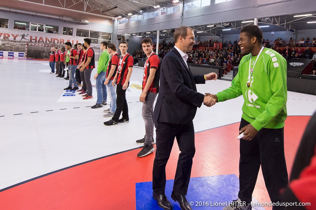 Mise à l'honneur des -18, Champions de France! (Lionel Hitier - www.lemondedusport.com)