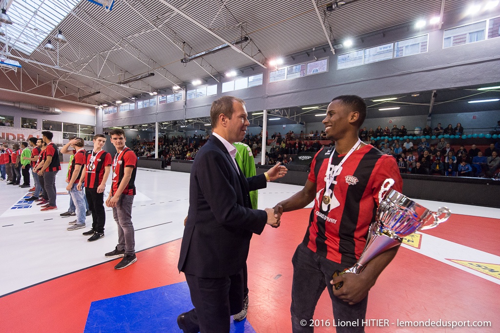 Mise à l'honneur des -18, Champions de France! (Lionel Hitier - www.lemondedusport.com)
