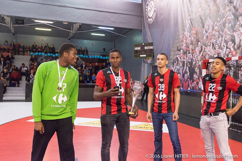 Mise à l'honneur des -18, Champions de France! (Lionel Hitier - www.lemondedusport.com)