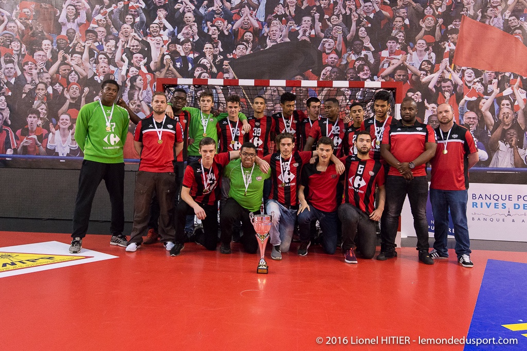 Mise à l'honneur des -18, Champions de France! (Lionel Hitier - www.lemondedusport.com)