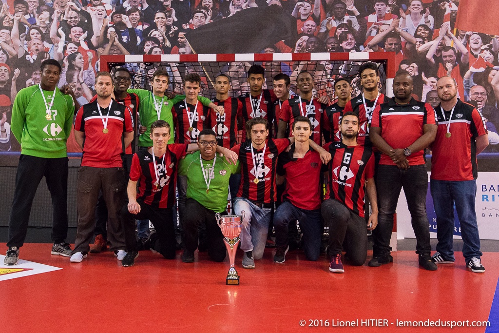 Mise à l'honneur des -18, Champions de France! (Lionel Hitier - www.lemondedusport.com)