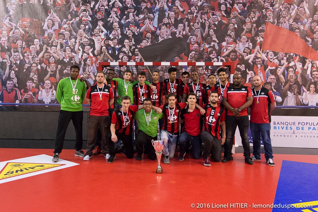 Mise à l'honneur des -18, Champions de France! (Lionel Hitier - www.lemondedusport.com)