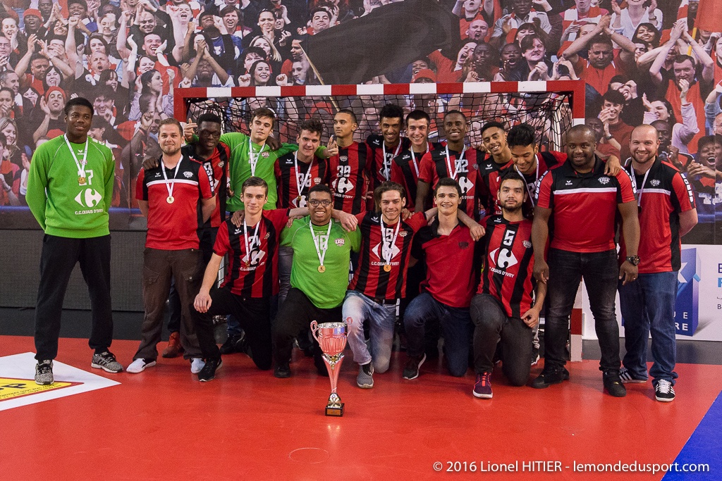 Mise à l'honneur des -18, Champions de France! (Lionel Hitier - www.lemondedusport.com)