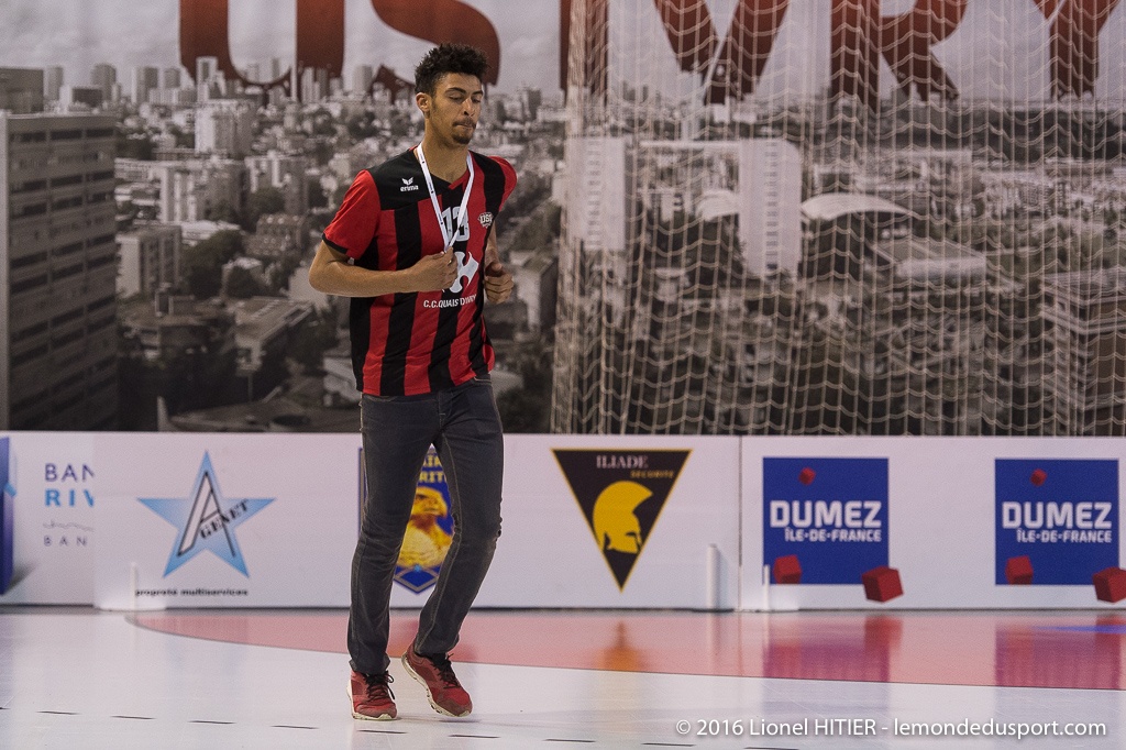 Mise à l'honneur des -18, Champions de France! (Lionel Hitier - www.lemondedusport.com)