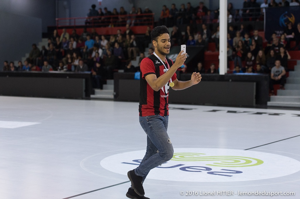 Mise à l'honneur des -18, Champions de France! (Lionel Hitier - www.lemondedusport.com)