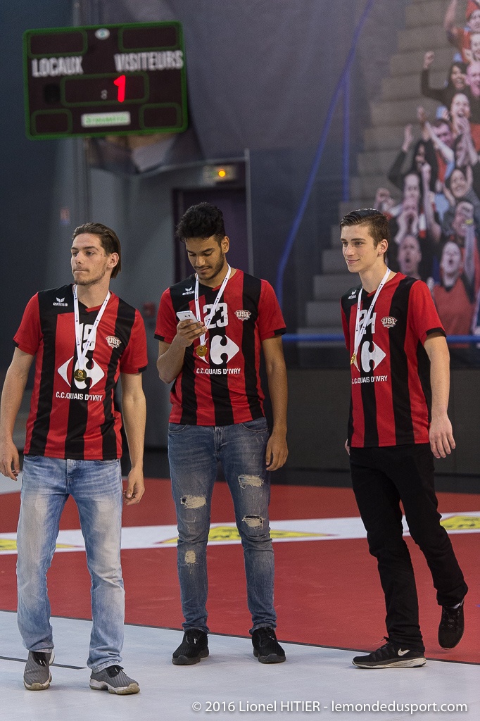 Mise à l'honneur des -18, Champions de France! (Lionel Hitier - www.lemondedusport.com)