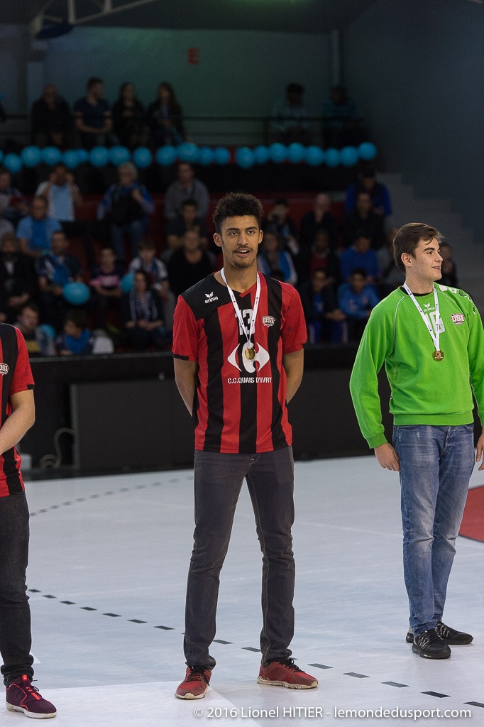 Mise à l'honneur des -18, Champions de France! (Lionel Hitier - www.lemondedusport.com)