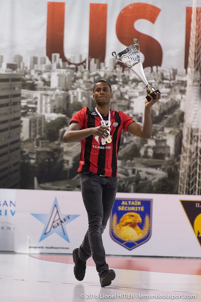 Mise à l'honneur des -18, Champions de France! (Lionel Hitier - www.lemondedusport.com)