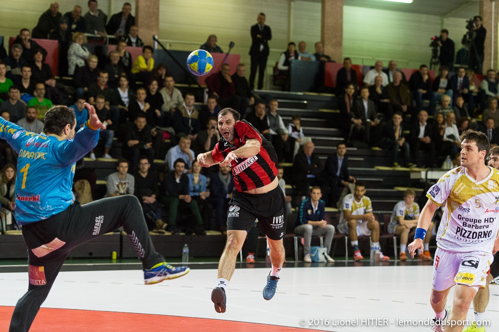 US IVRY - ST RAPHAEL (Lionel Hitier - www.lemondedusport.com)