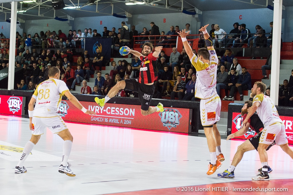 US IVRY - ST RAPHAEL (Lionel Hitier - www.lemondedusport.com)