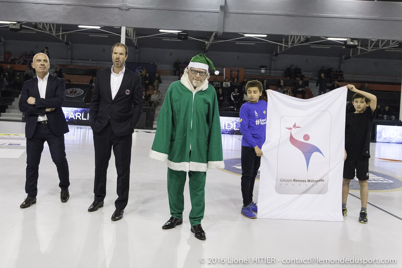 US IVRY - CESSON (PÈRES NOËL VERTS) 1617