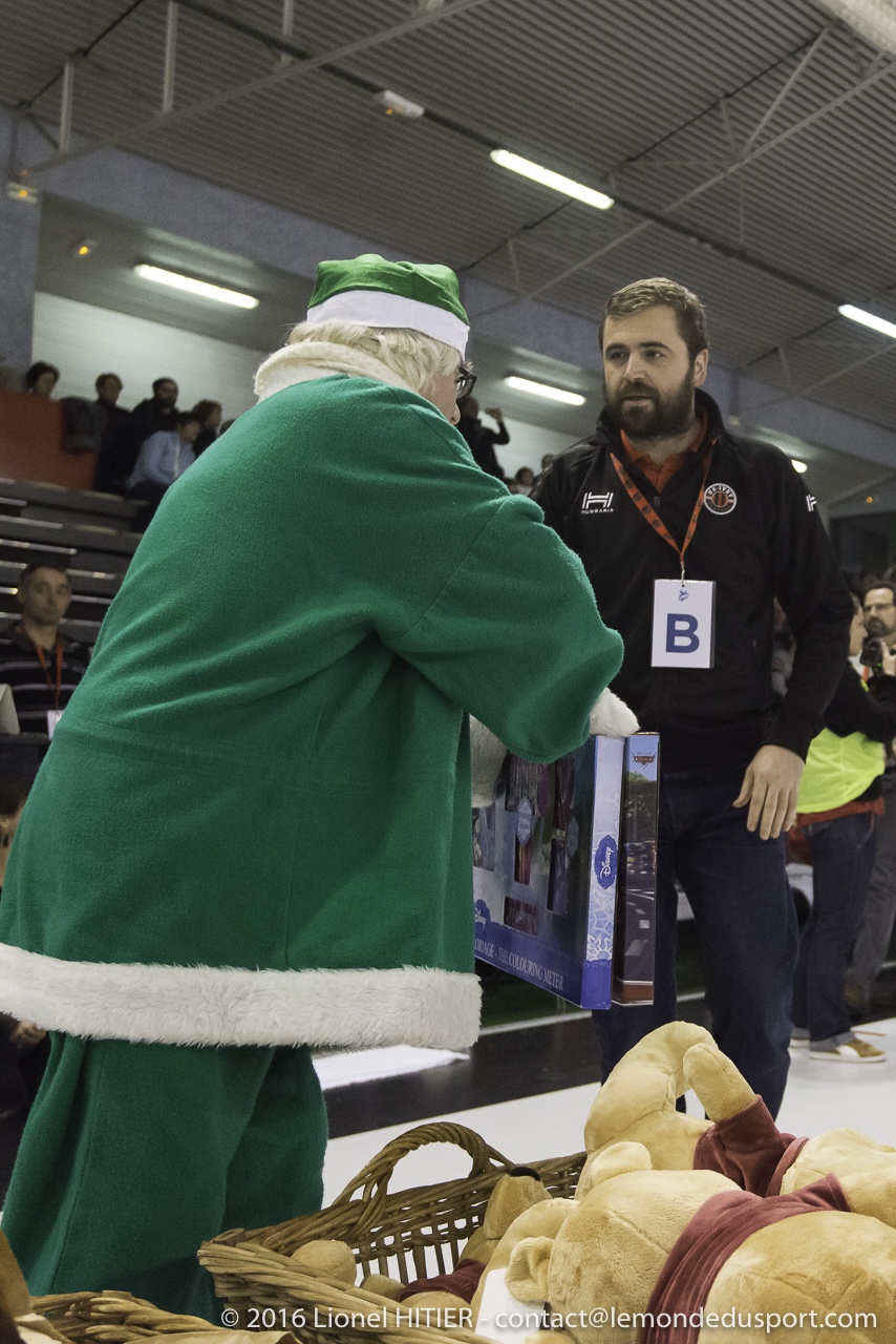 US IVRY - CESSON (PÈRES NOËL VERTS) 1617