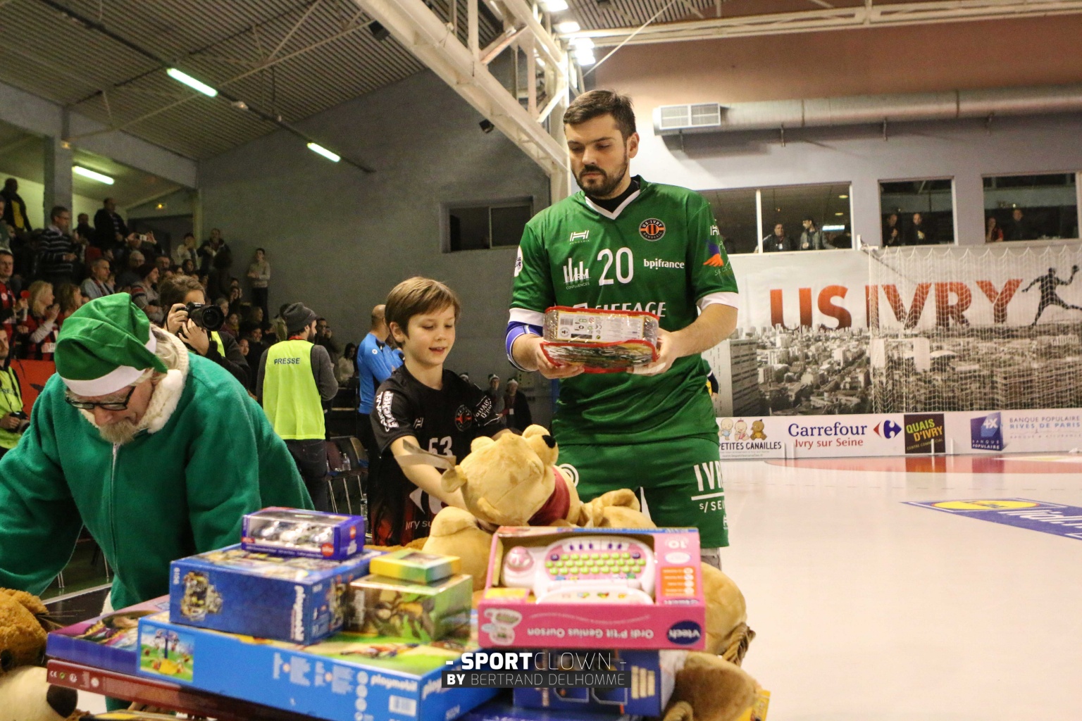 US IVRY - CESSON (PÈRES NOËL VERTS) 1617