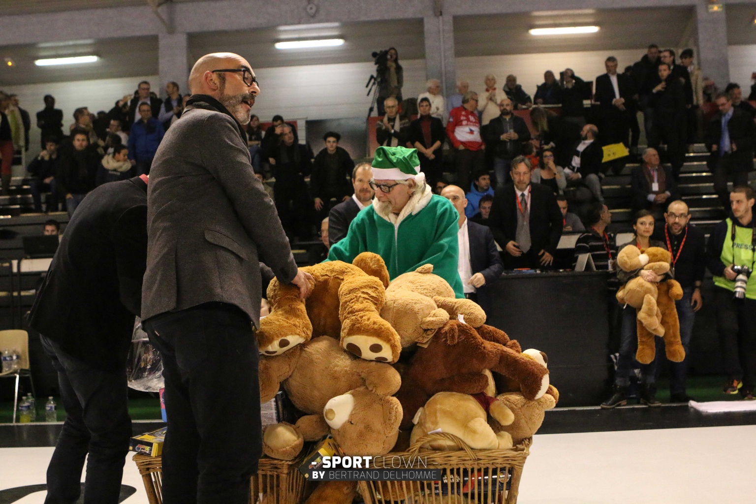 US IVRY - CESSON (PÈRES NOËL VERTS) 1617