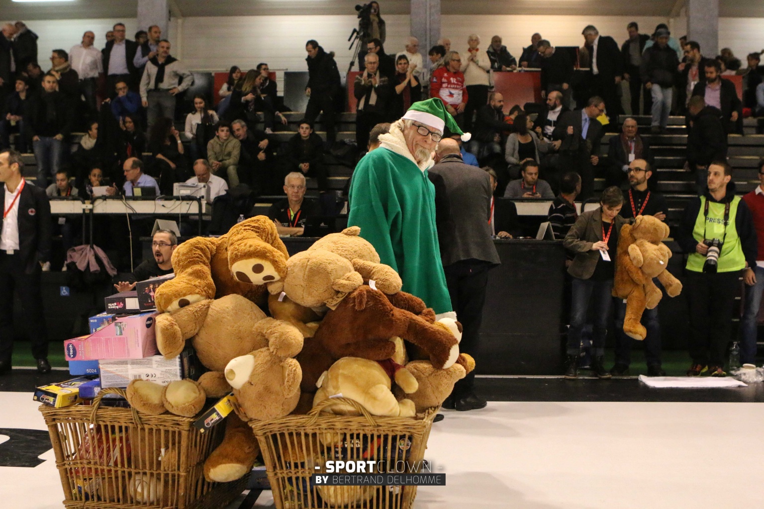 US IVRY - CESSON (PÈRES NOËL VERTS) 1617