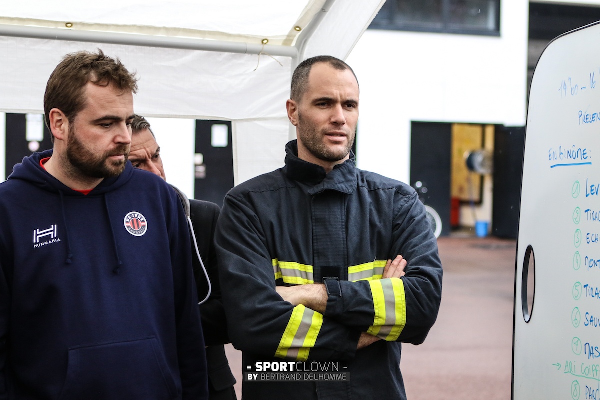LES ROUGE ET NOIR CHEZ LES POMPIERS ! (bertrand Delhomme)