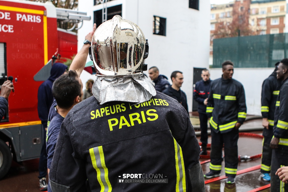 LES ROUGE ET NOIR CHEZ LES POMPIERS ! (bertrand Delhomme)