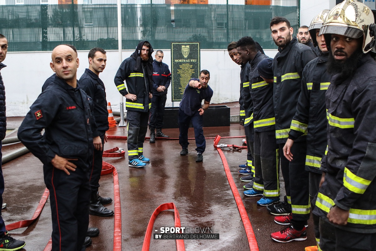 LES ROUGE ET NOIR CHEZ LES POMPIERS ! (bertrand Delhomme)