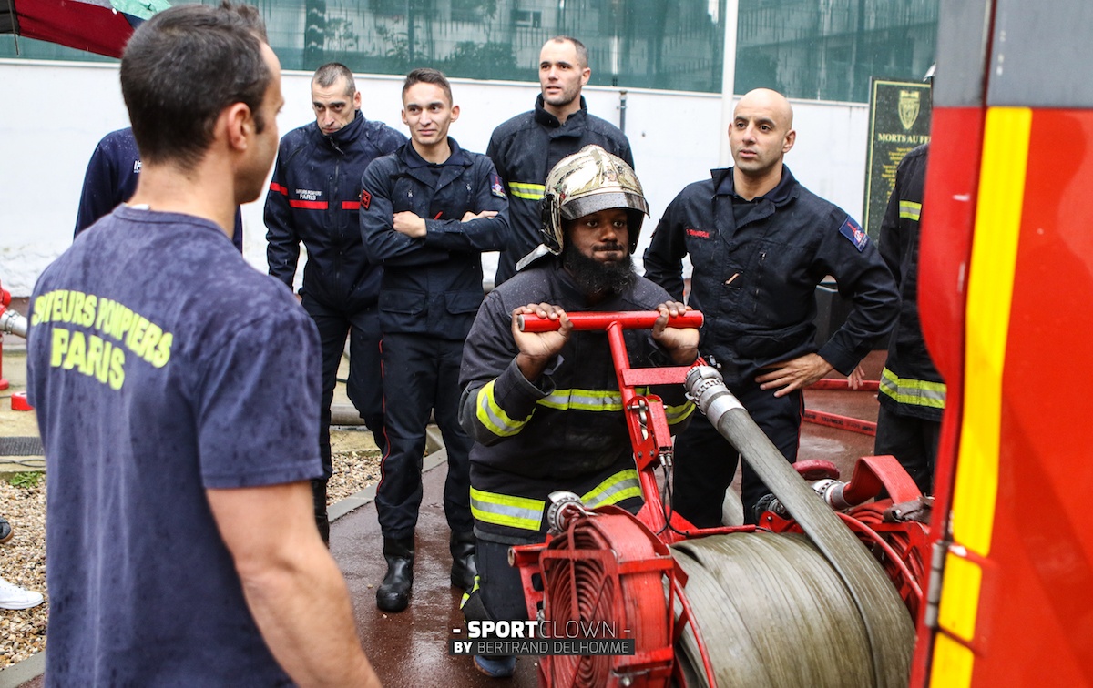 LES ROUGE ET NOIR CHEZ LES POMPIERS ! (bertrand Delhomme)