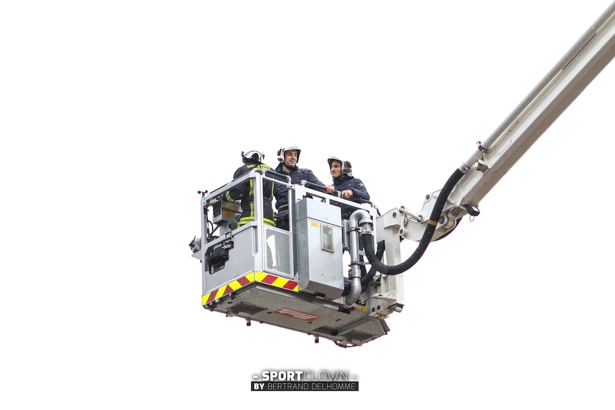 LES ROUGE ET NOIR CHEZ LES POMPIERS ! (bertrand Delhomme)