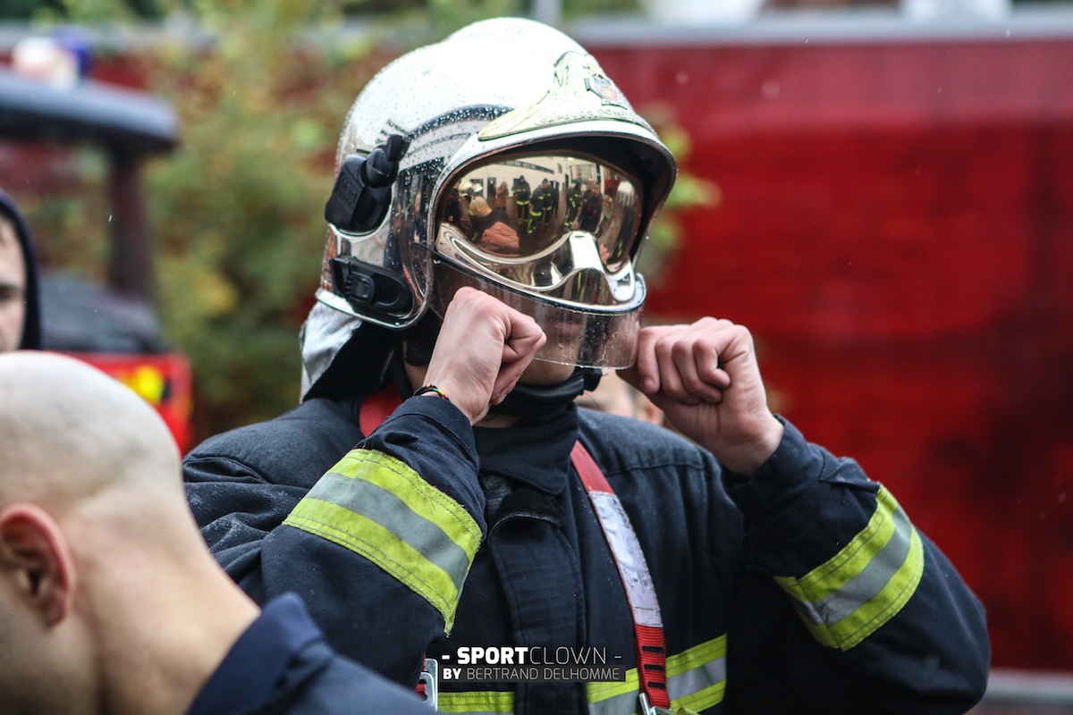 LES ROUGE ET NOIR CHEZ LES POMPIERS ! (bertrand Delhomme)
