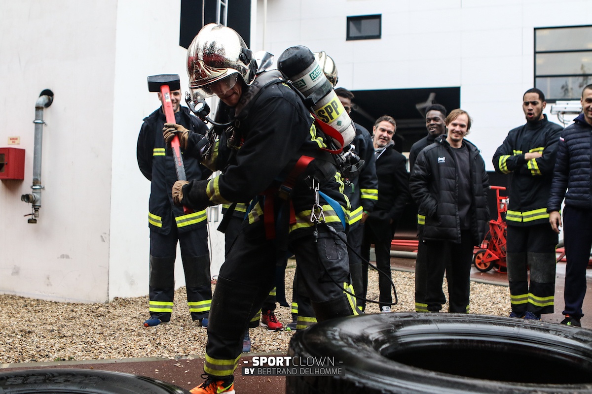 LES ROUGE ET NOIR CHEZ LES POMPIERS ! (bertrand Delhomme)