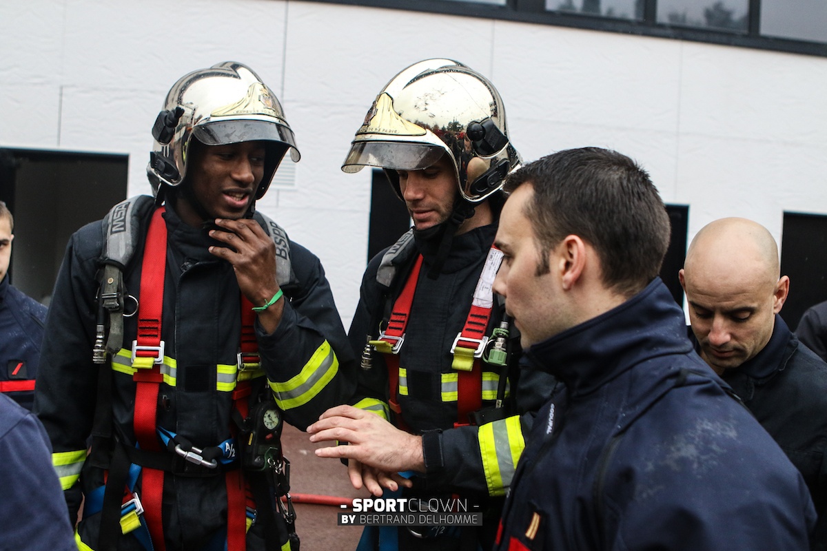LES ROUGE ET NOIR CHEZ LES POMPIERS ! (bertrand Delhomme)