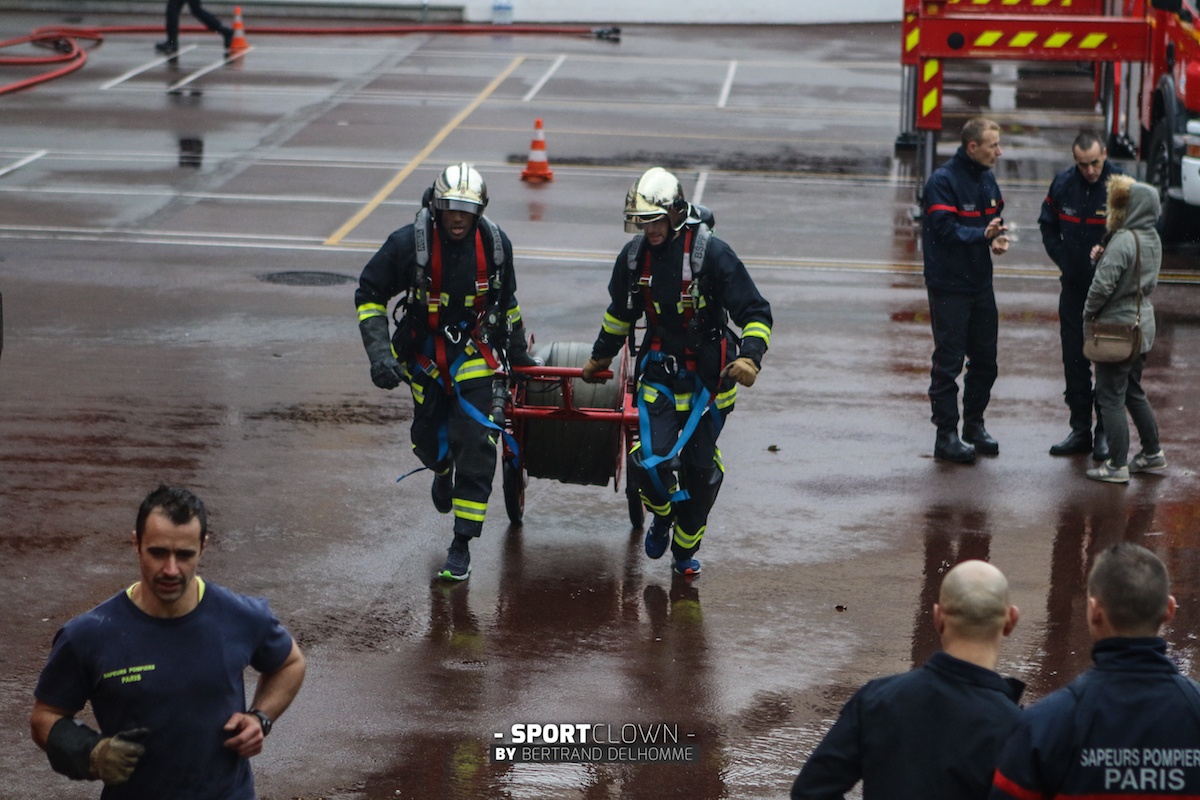 LES ROUGE ET NOIR CHEZ LES POMPIERS ! (bertrand Delhomme)