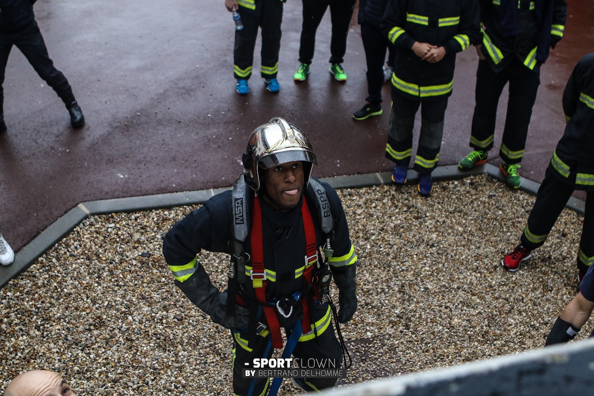 LES ROUGE ET NOIR CHEZ LES POMPIERS ! (bertrand Delhomme)