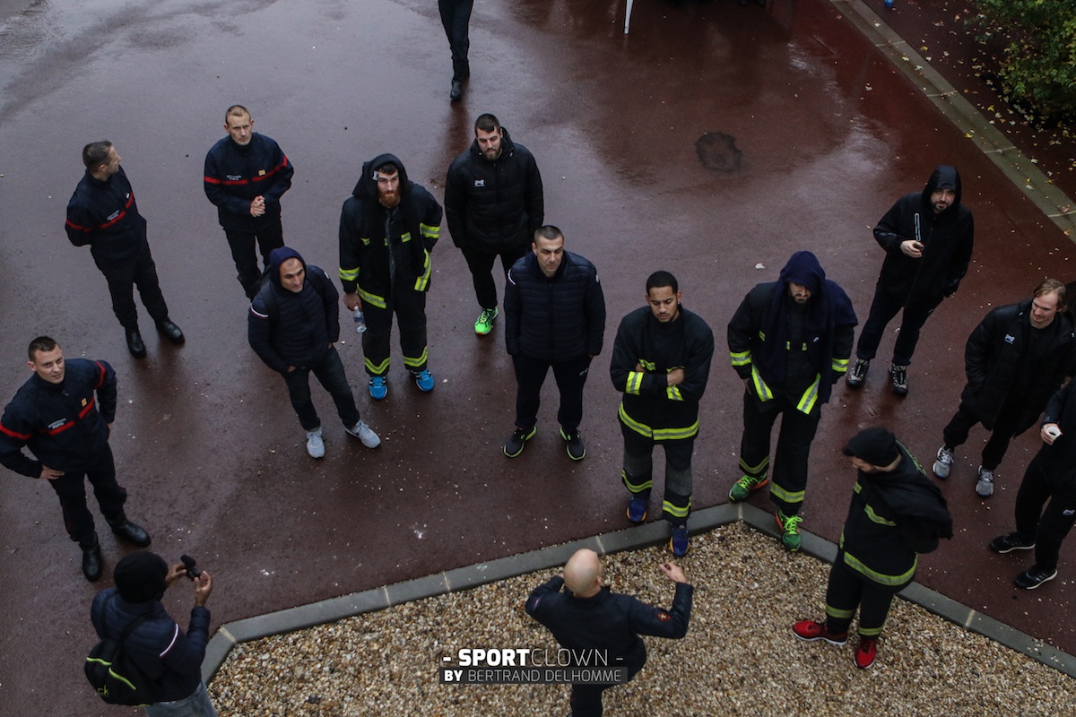 LES ROUGE ET NOIR CHEZ LES POMPIERS ! (bertrand Delhomme)