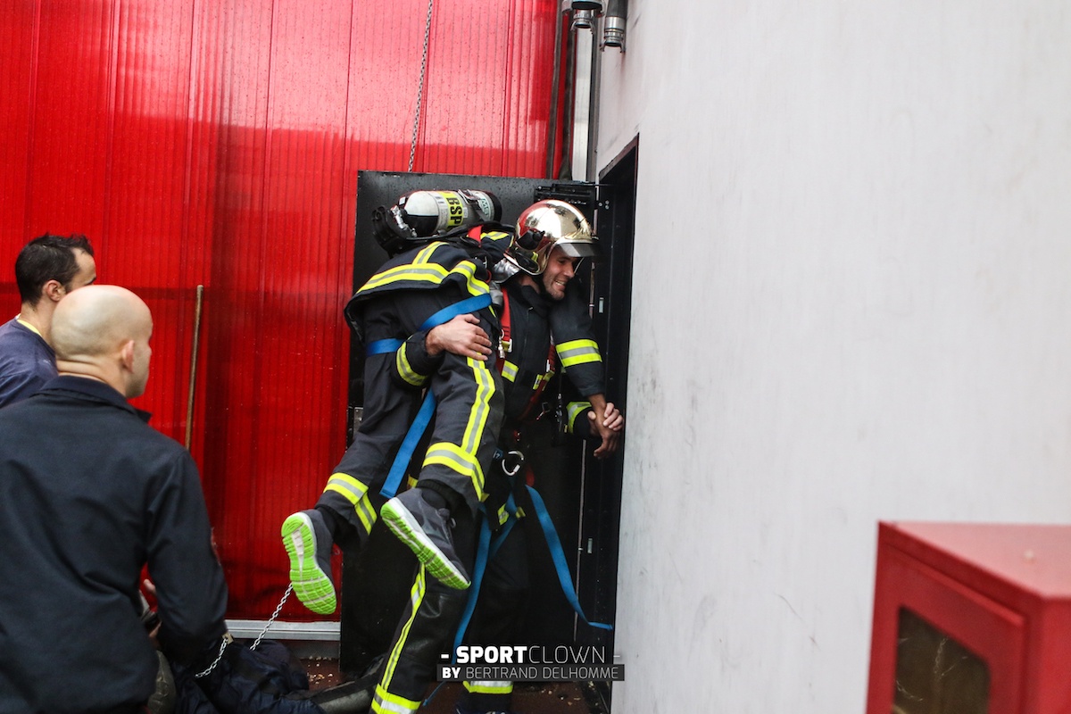LES ROUGE ET NOIR CHEZ LES POMPIERS ! (bertrand Delhomme)