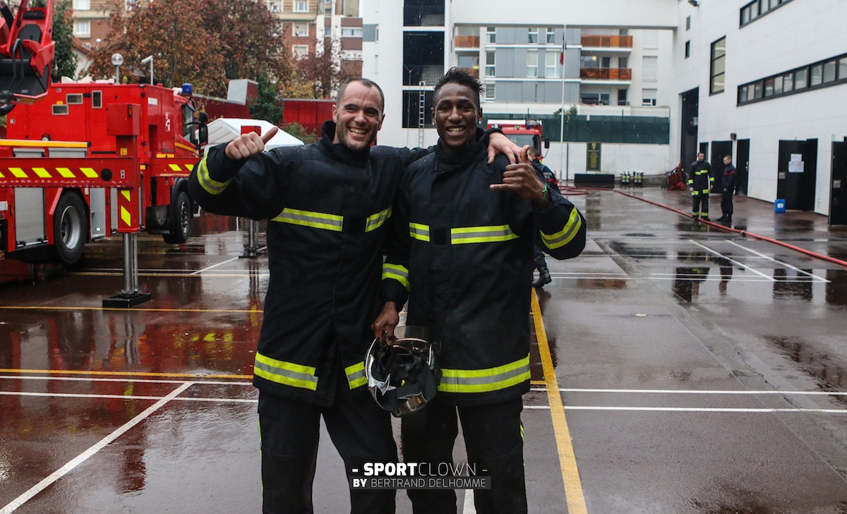 LES ROUGE ET NOIR CHEZ LES POMPIERS ! (bertrand Delhomme)