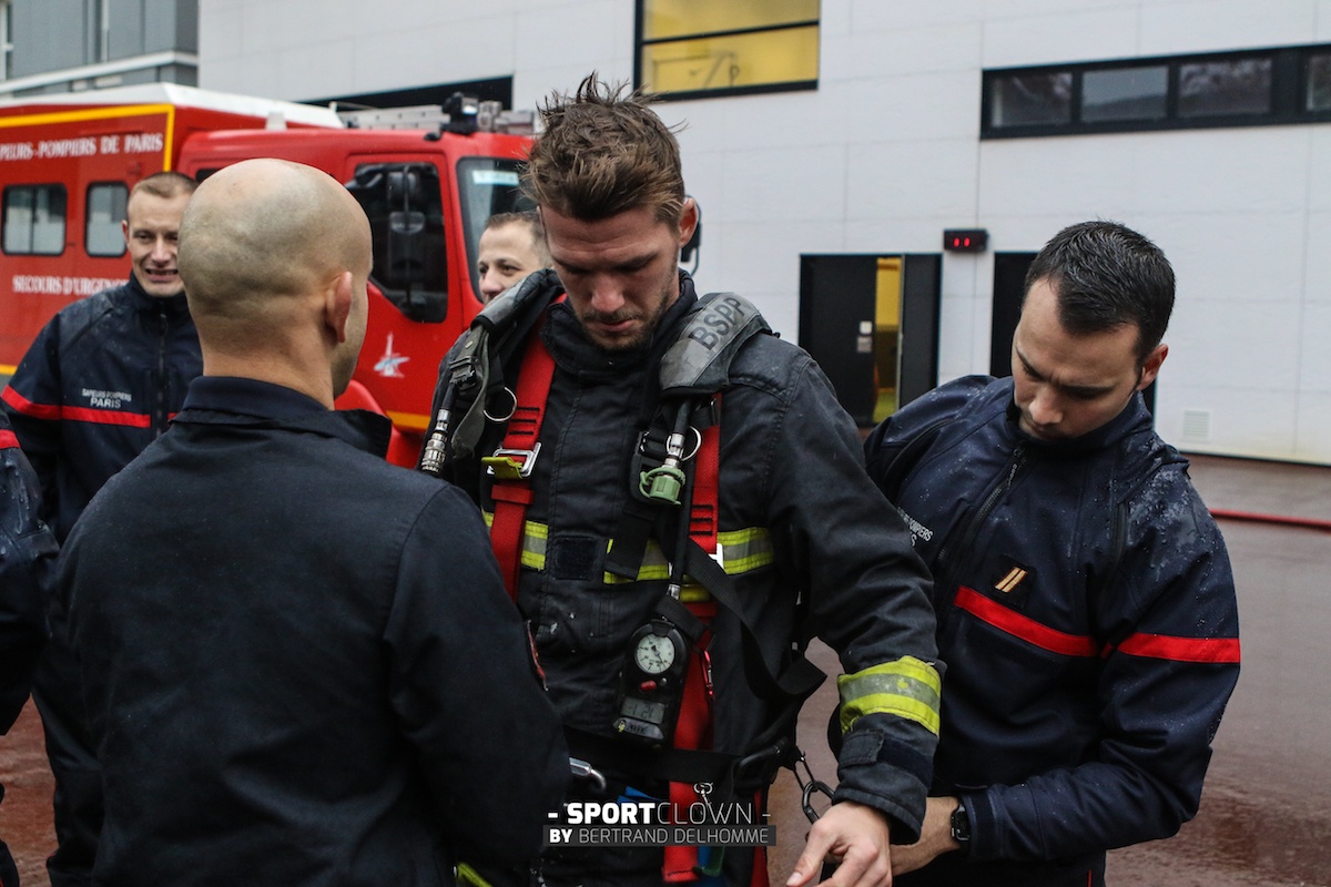 LES ROUGE ET NOIR CHEZ LES POMPIERS ! (bertrand Delhomme)