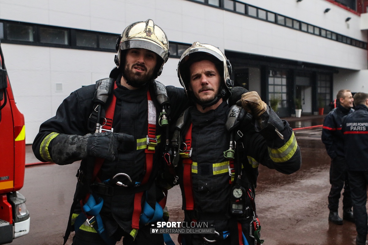LES ROUGE ET NOIR CHEZ LES POMPIERS ! (bertrand Delhomme)