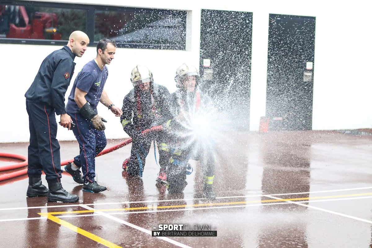 LES ROUGE ET NOIR CHEZ LES POMPIERS ! (bertrand Delhomme)